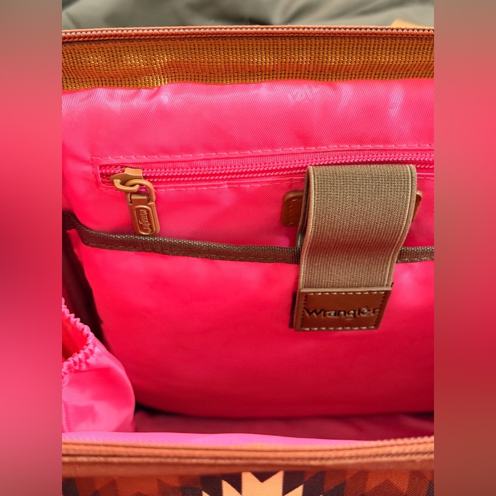 Wrangler Chevron Patterned Women's Backpack - image 11